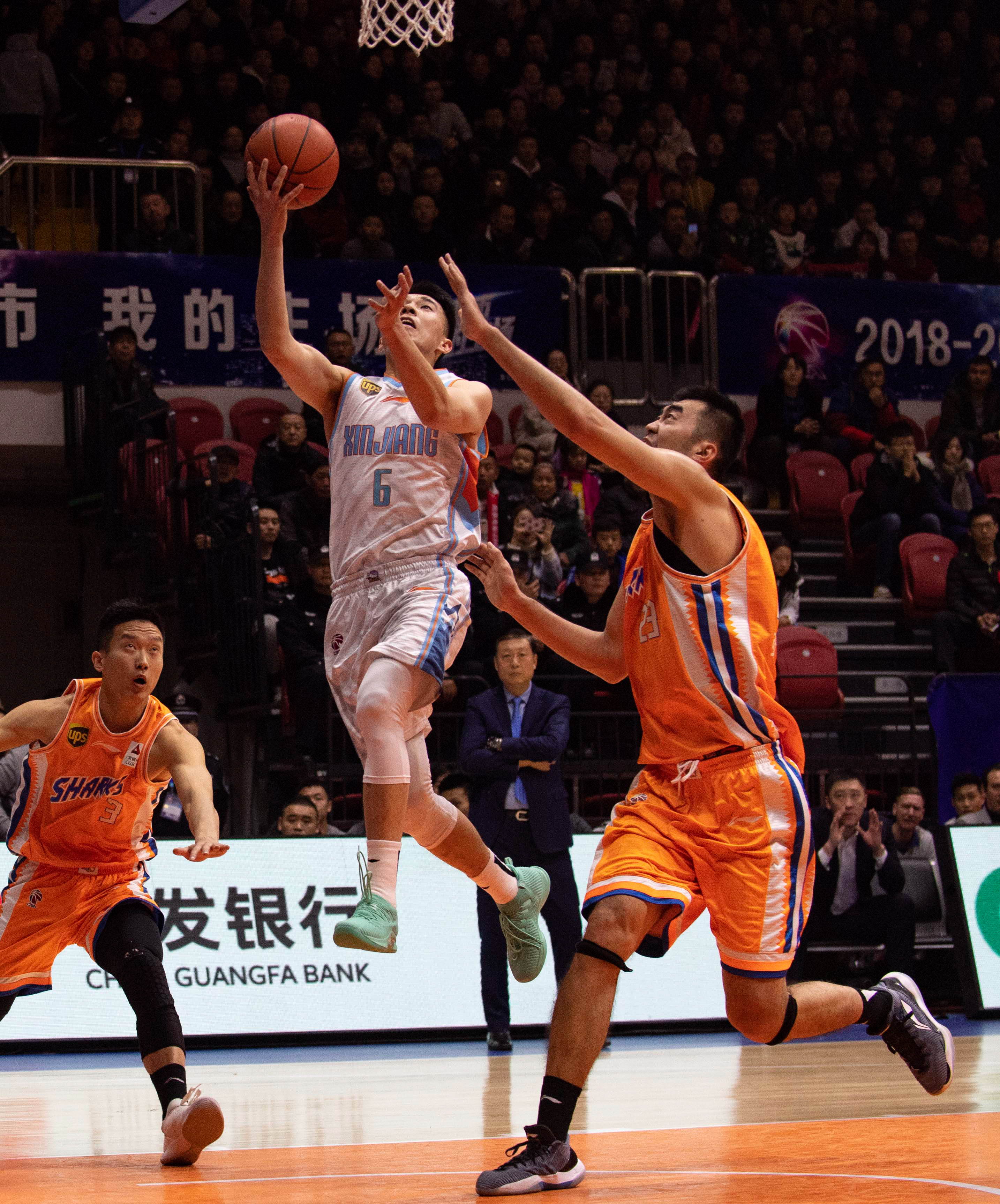 赞助方面的 赞助方面的